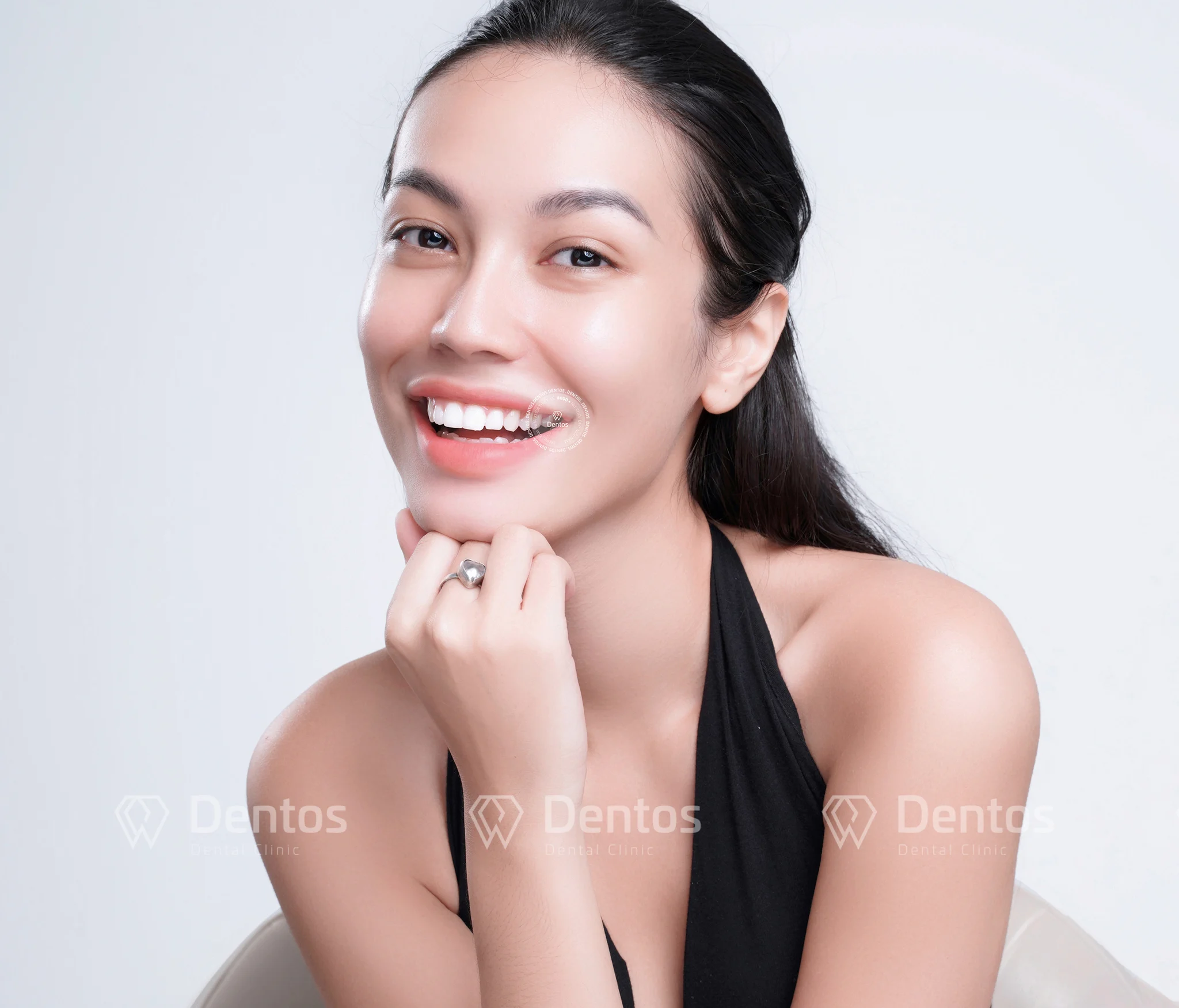 Một nụ cười đẹp và khỏe mạnh giúp bạn tự tin hơn trong giao tiếp xã hội